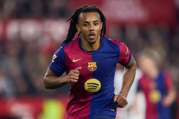 Chelsea ủ mưu 'bắt cóc' hậu vệ hay nhất Barca
