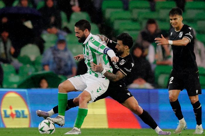 Isco gây ngỡ ngàng