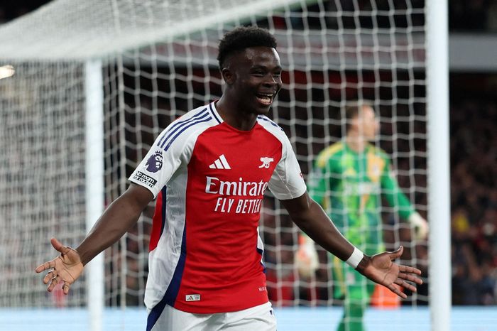 Arsenal níu kéo hy vọng vô địch