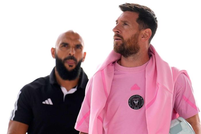 Messi tỏ thái độ khi vệ sĩ bị cấm đến sân