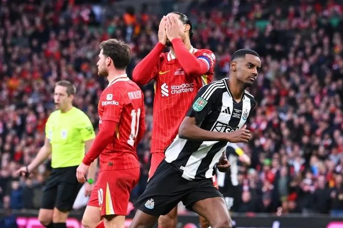 Arsenal thắng Fulham, thủ quân Liverpool cảnh báo đồng đội