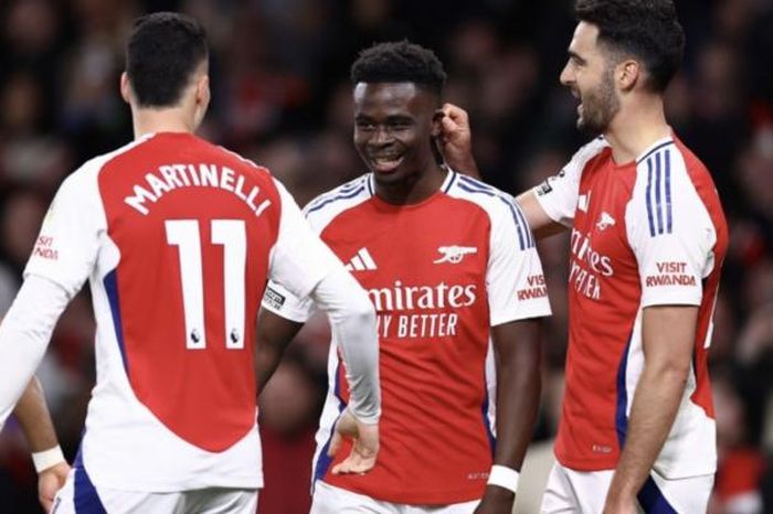 Thắng kịch tính Fulham, Arsenal rút ngắn khoảng cách với Liverpool