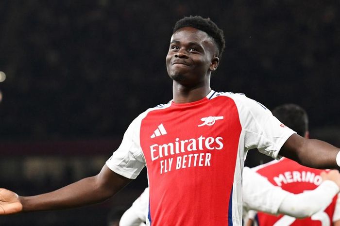 Saka tái xuất ghi bàn, Arsenal đánh bại Fulham
