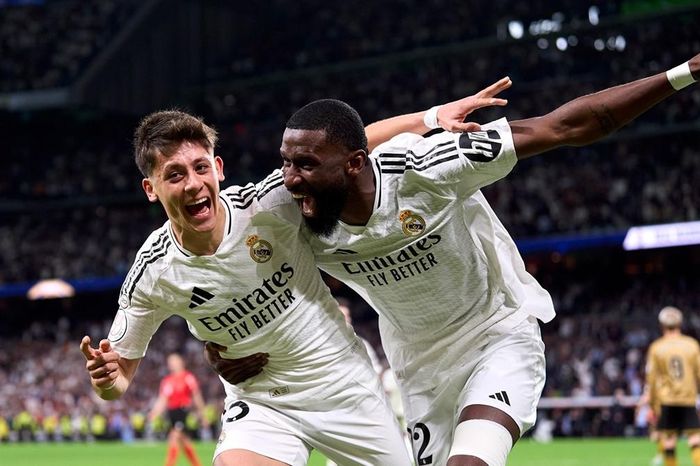 Real Madrid hẹn Barca ở chung kết sau màn rượt đuổi siêu kịch tính