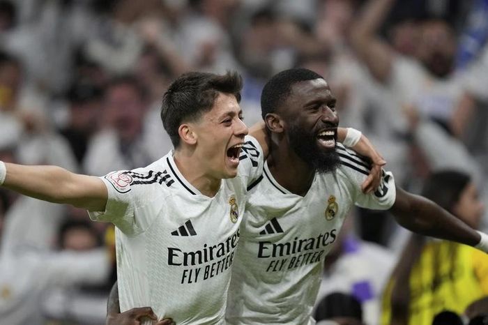 Real Madrid vào chung kết Cúp Nhà Vua sau màn rượt đuổi tỷ số kịch tính
