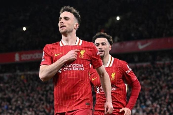 Liverpool củng cố ngôi đầu bảng