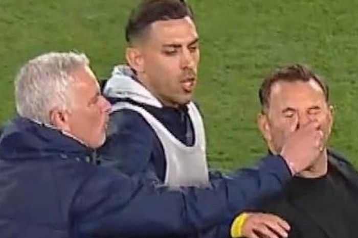 Mourinho bóp mũi đối thủ, chờ án phạt dài từ LĐBĐ Thổ Nhĩ Kỳ