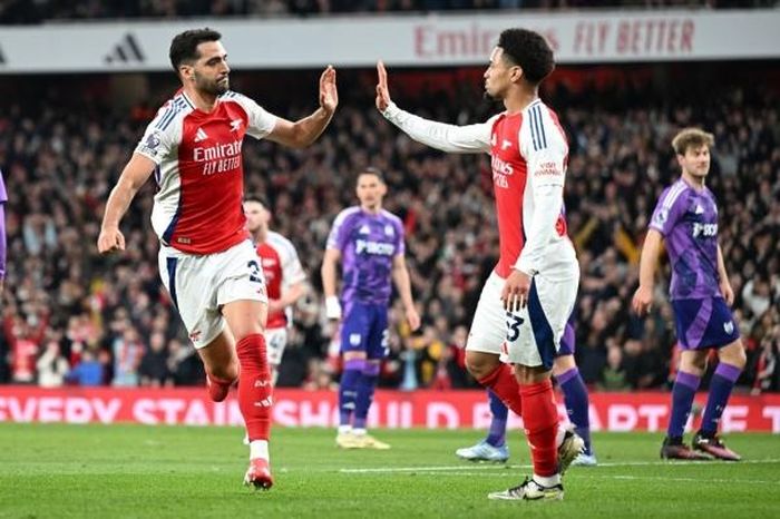 Arsenal có chiến thắng kém vui