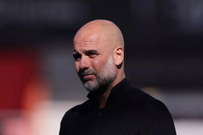 Sự thật đằng sau sự khinh miệt của Pep Guardiola với huyền thoại bóng đá Anh