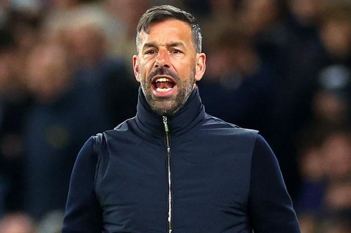 Cầu thủ Leicester chống đối Van Nistelrooy