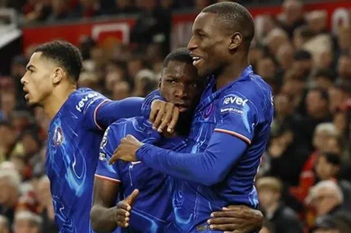 CLB Chelsea chen chân vào top 4 Ngoại hạng Anh