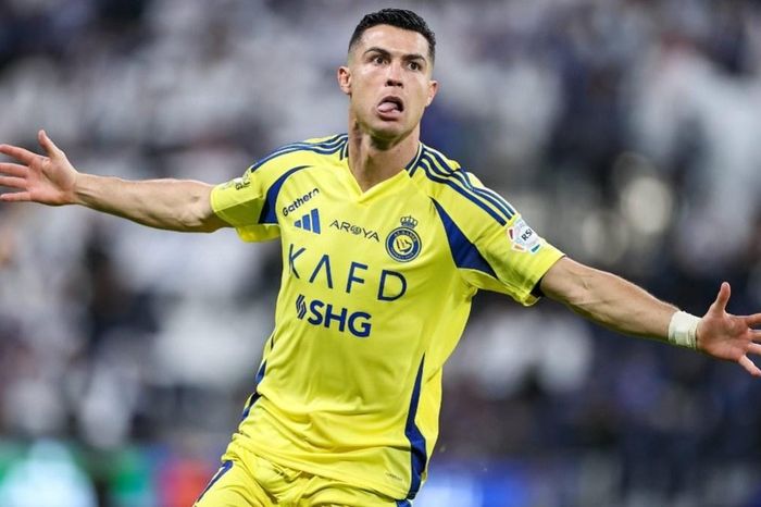 Ronaldo thăng hoa ở tuổi 40