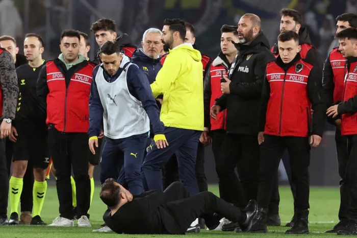 Cái kết đắng của Mourinho