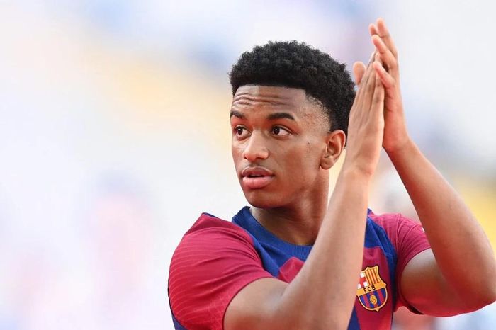 Vì sao Barca từ chối bán sao trẻ cho Man United?