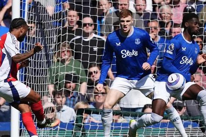 Ngoại hạng Anh: Bị Everton cầm chân, Arsenal xa dần giấc mơ vô địch