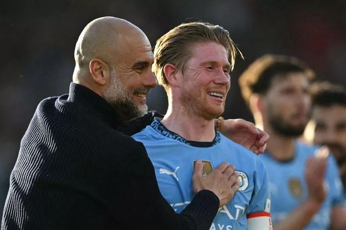 Pep Guardiola tiết lộ người quyết định đẩy De Bruyne rời Man City