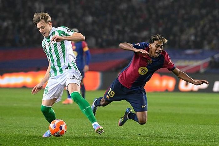 Barcelona lỡ cơ hội 'cắt đuôi' Real Madrid tại La Liga
