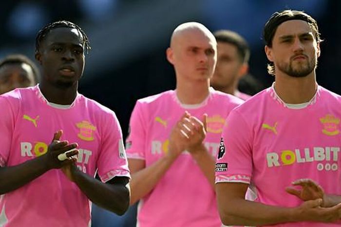Xác định đội đầu tiên rớt hạng ở Premier League
