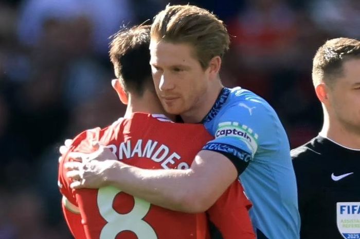 Fernandes ôm De Bruyne