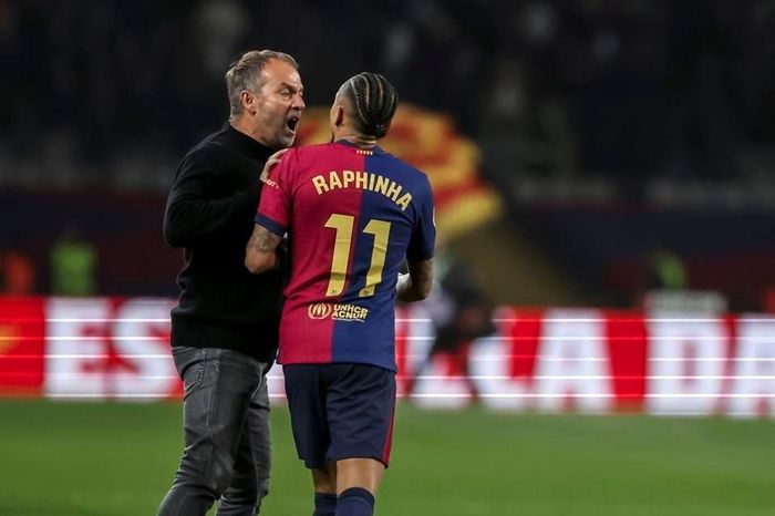 Lý do Raphinha nổi nóng với đồng đội