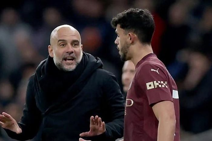 Sao Man City bị Pep Guardiola chê tơi tả, không ngước mặt lên nổi