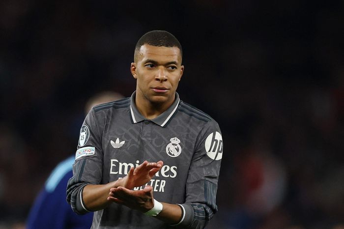 Thông điệp bí ẩn trên giày của Mbappe