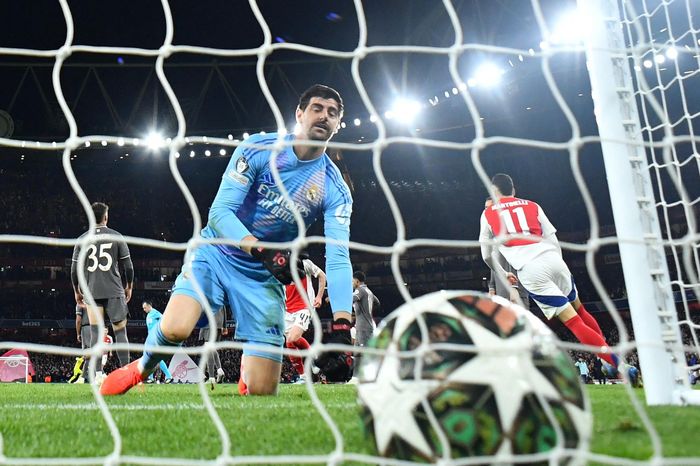 Real Madrid trả giá vì coi thường 'bài tủ' của Arsenal