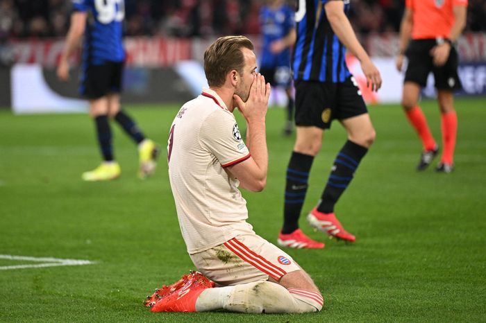 Bayern trả giá đắt vì Kane