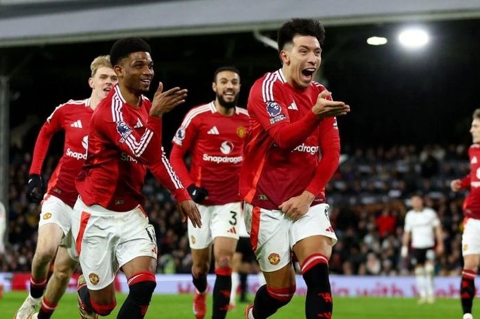 Quang Hải có cơ hội sút tung lưới Man United
