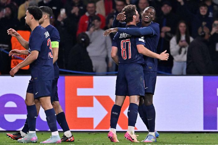 PSG ngược dòng đánh bại Aston Villa
