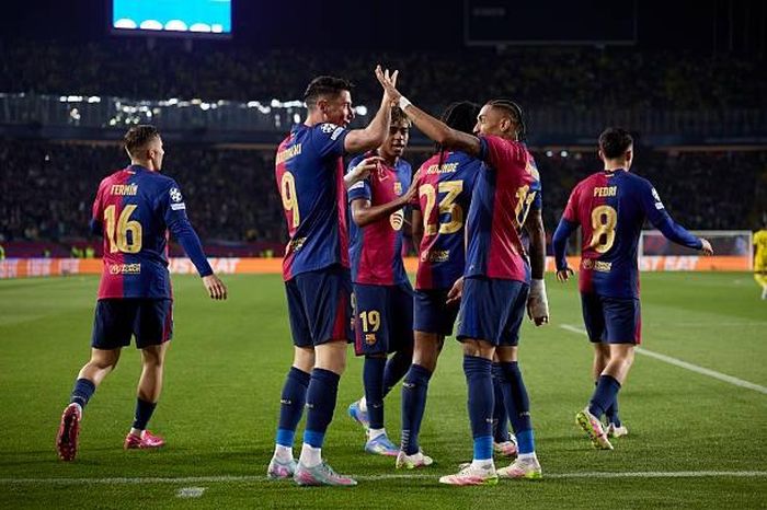 Barcelona đè bẹp Dortmund, đặt một chân vào bán kết Champions League