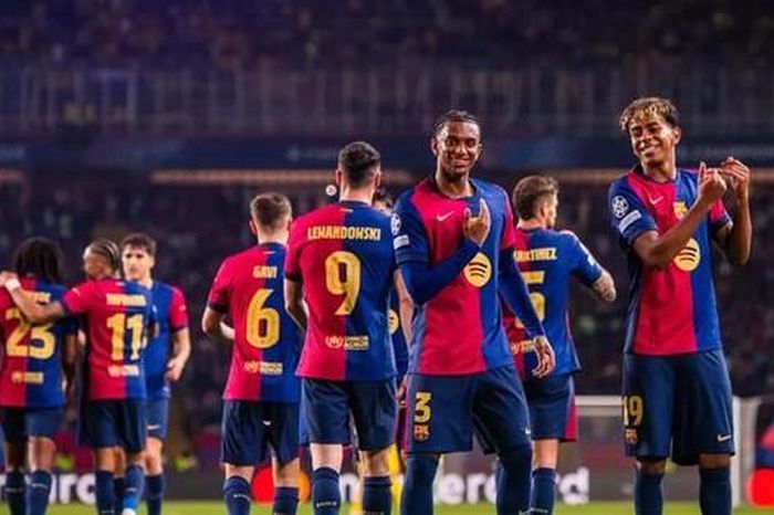 PSG và Barcelona đặt một chân vào bán kết