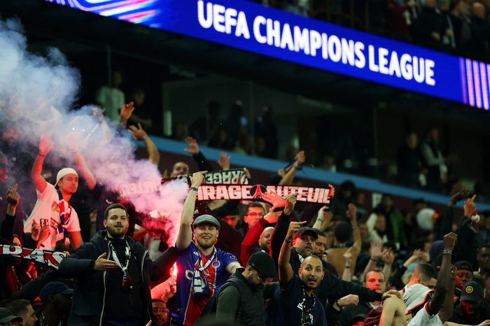 Aston Villa tự hủy trước PSG