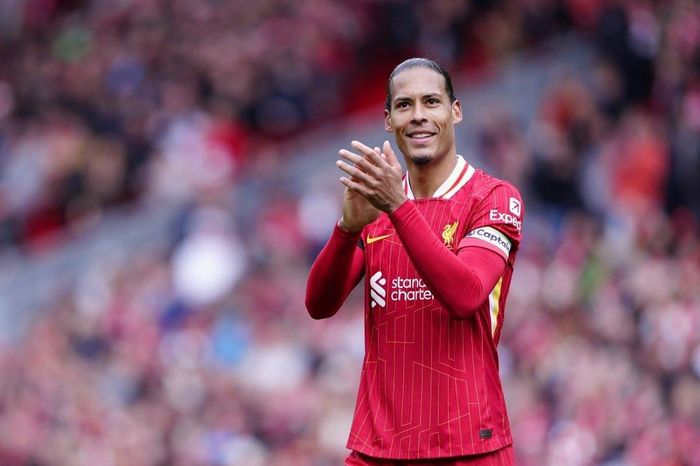 Van Dijk ký mới với Liverpool, hưởng lương cao kỷ lục