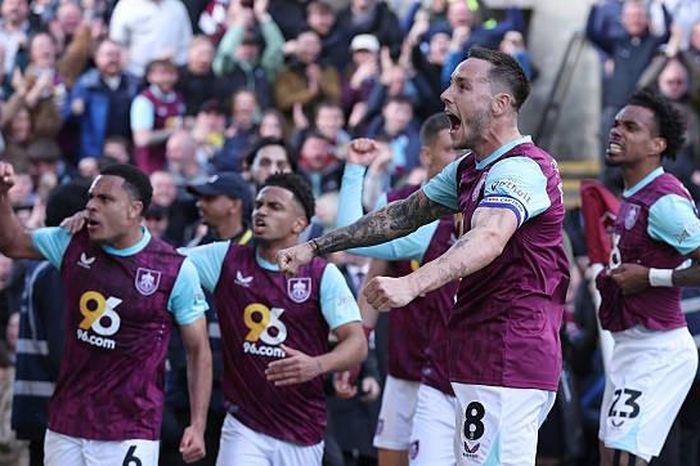 Chính thức xác định được 2 đội bóng thăng hạng Premier League mùa giải tới