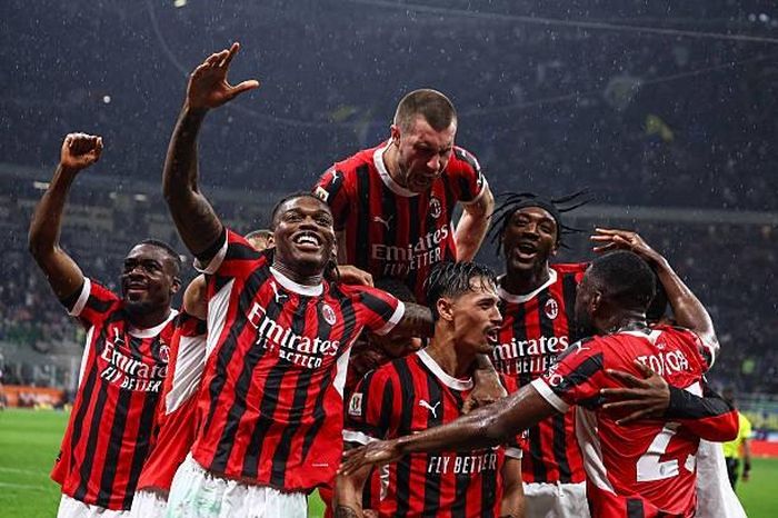 Luka Jovic lập cú đúp, AC Milan hạ gục Inter để vào chung kết Coppa Italia