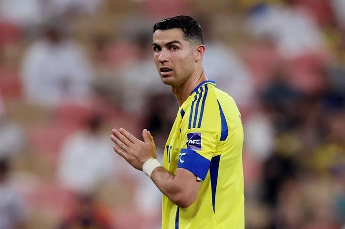 Ronaldo gửi tin nhắn cảm xúc sau khi chịu thêm nỗi đau