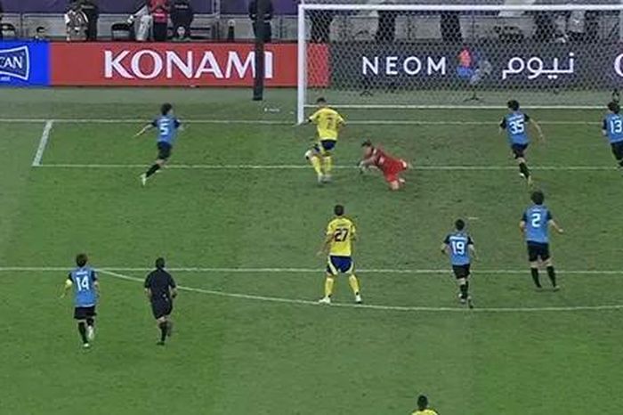 Bị loại ở AFC Champions League, Ronaldo hành động kì lạ