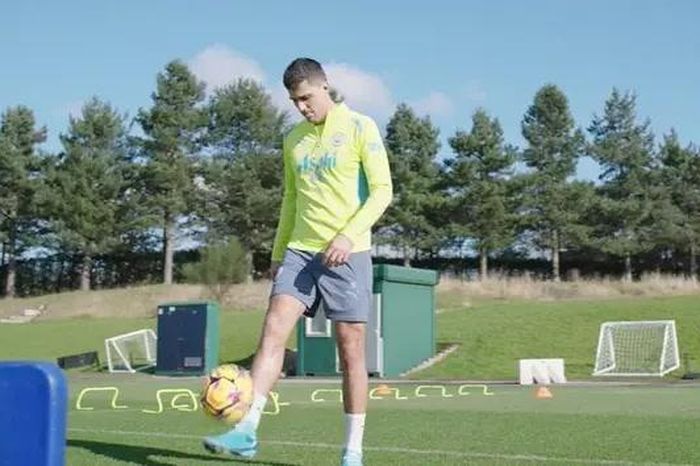 Rodri lần đầu trở lại sân tập sau chấn thương