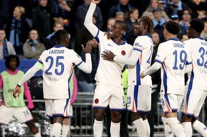 Chelsea thắng đậm Djurgarden, sẵn sàng đua vô địch Conference League