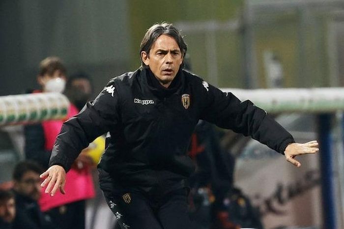 HLV Filippo Inzaghi gây ấn tượng