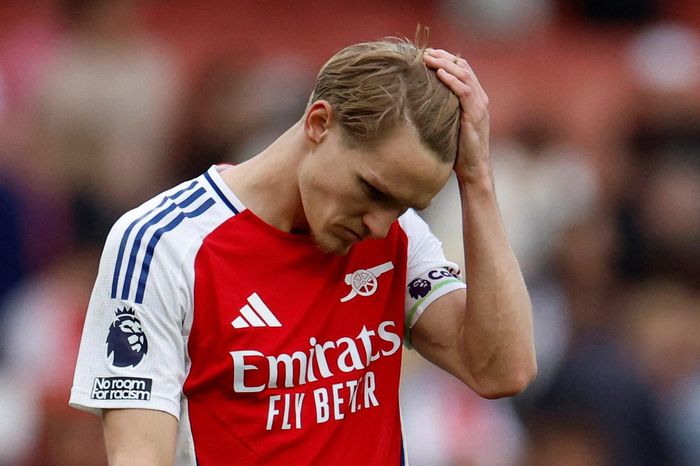 CĐV đòi tước băng đội trưởng của Odegaard
