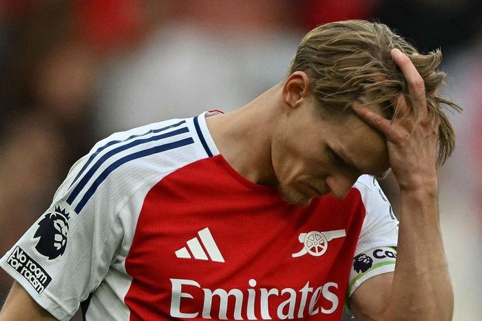 Arsenal thua trận lịch sử trước đại chiến PSG, Arteta nổi giận