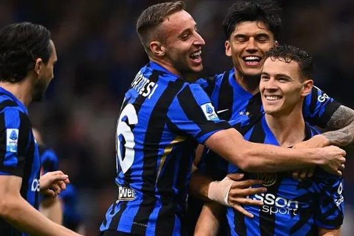 Inter Milan và Napoli tiếp tục cuộc đua 'song mã'