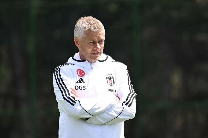 Solskjaer chỉ trích quyết định chuyển nhượng của MU