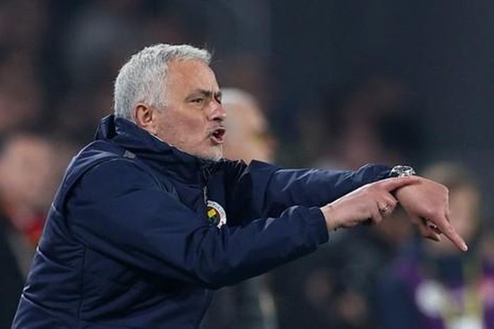 Mourinho bị Solskjaer phá tan mộng đăng quang
