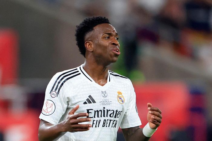 Vinicius quát mắng đồng đội