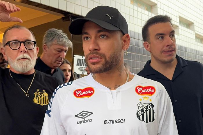Neymar can thiệp vào ghế HLV tuyển Brazil