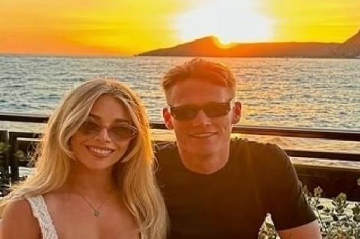 Cận cảnh nhan sắc bạn gái tiền vệ Scott McTominay