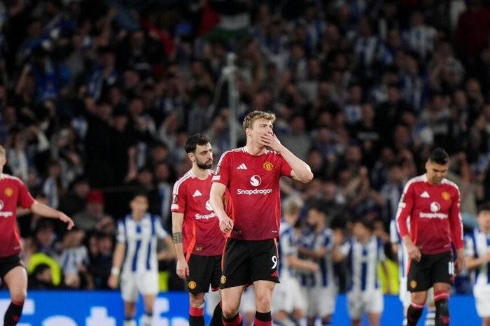 Huyền thoại Arsenal: 'MU không xứng đáng dự Champions League'